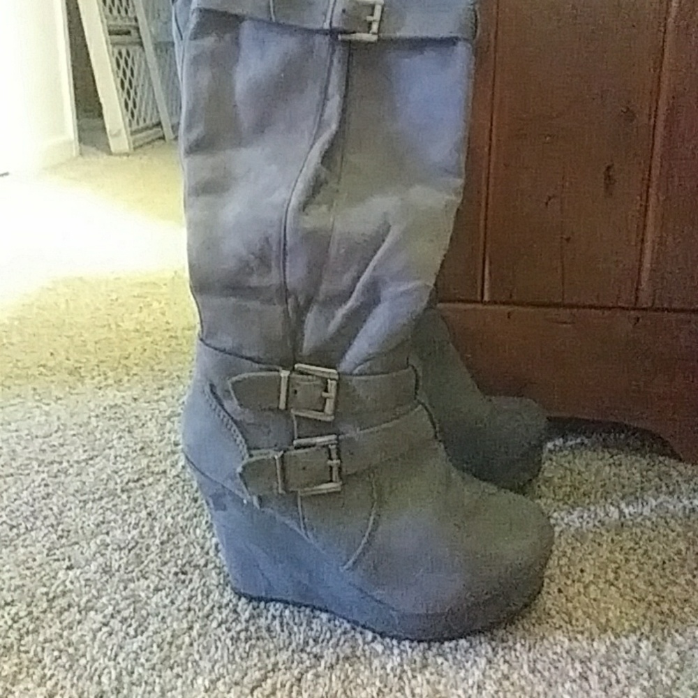 Boots - Picture 2 of 3